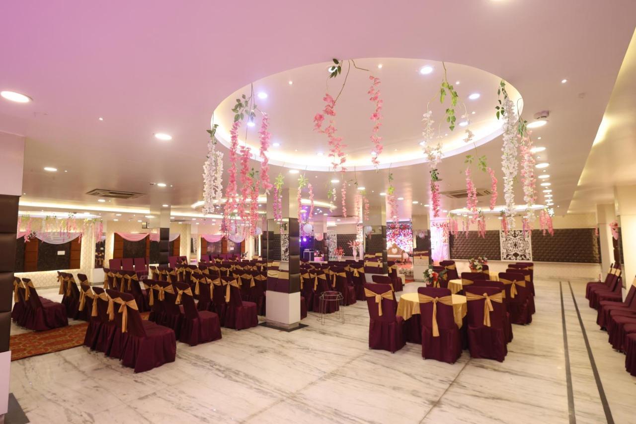Hotel The Leaf - Gomti Nagar Lucknow Exterior photo