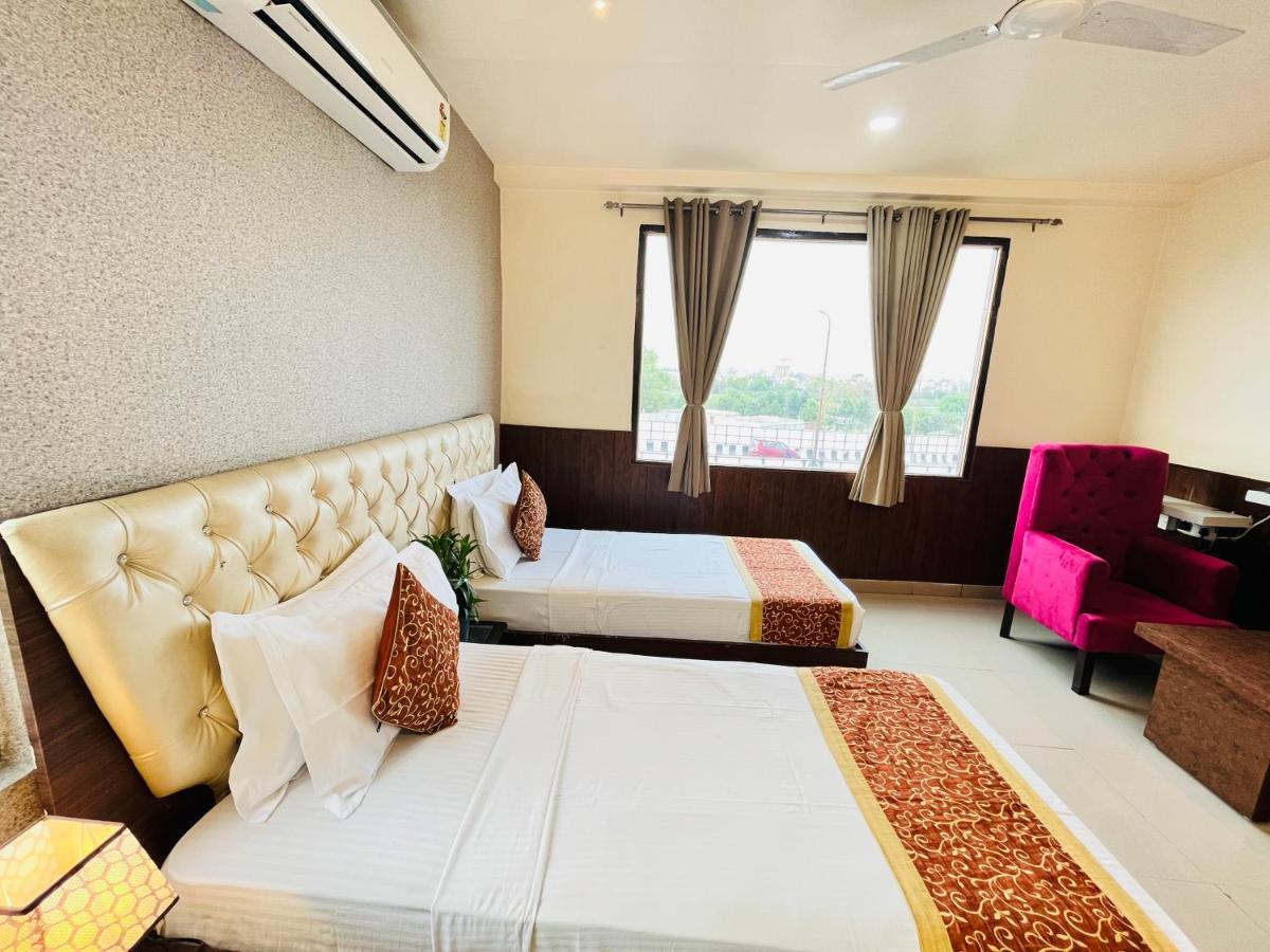 Hotel The Leaf - Gomti Nagar Lucknow Exterior photo